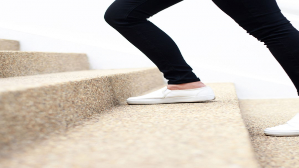 無資格から始める介護の第一歩：身体介護なしで活躍できる仕事とは？